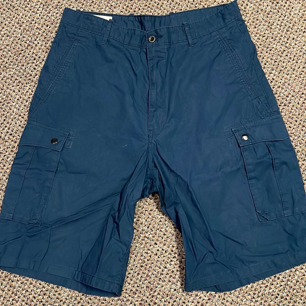 Navy Levi’s cargo shorts